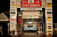 Rallye Český Krumlov: Vyhlášení výsledků na cílové rampě
